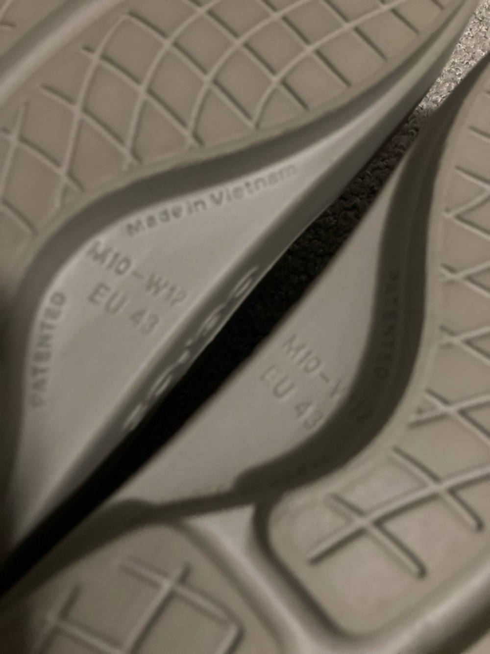 OOFOS sandal thong taupe colour w12/m10 - Picture 4 of 4